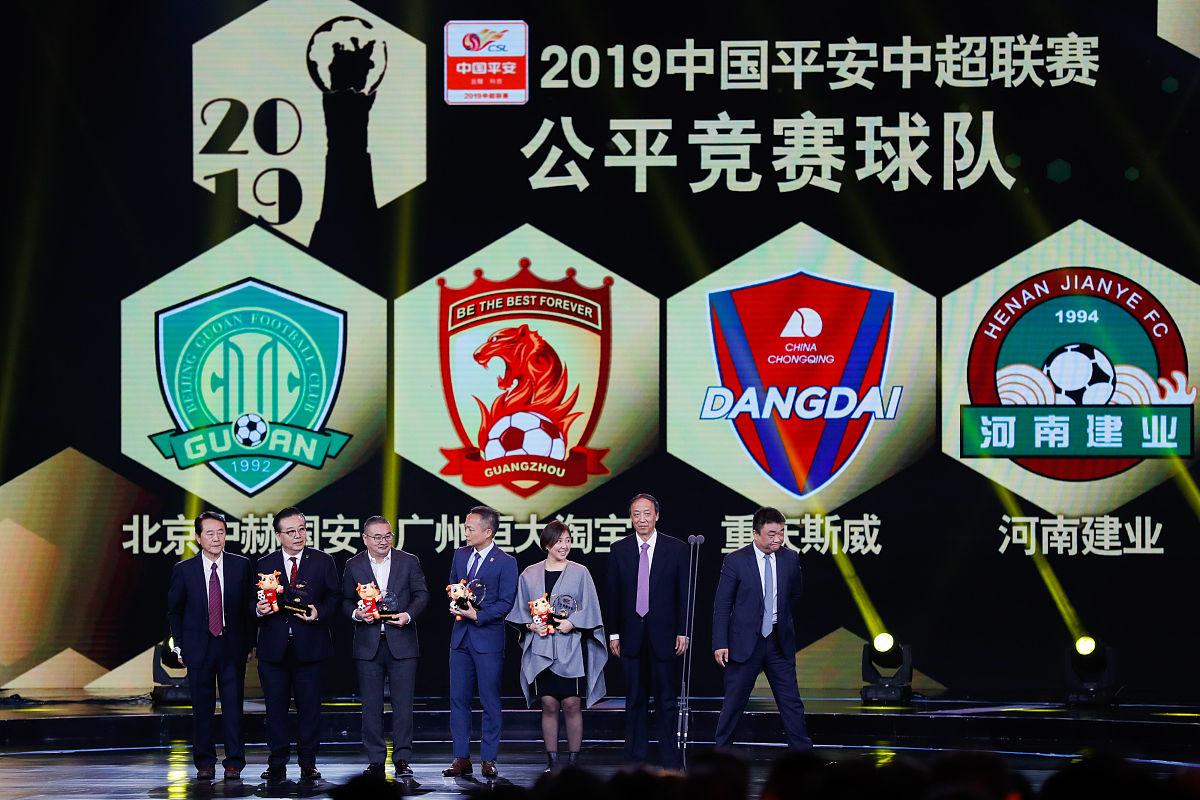 包含运动员们在赛场上秉持公平竞赛的原则，受到观众赞赏的词条